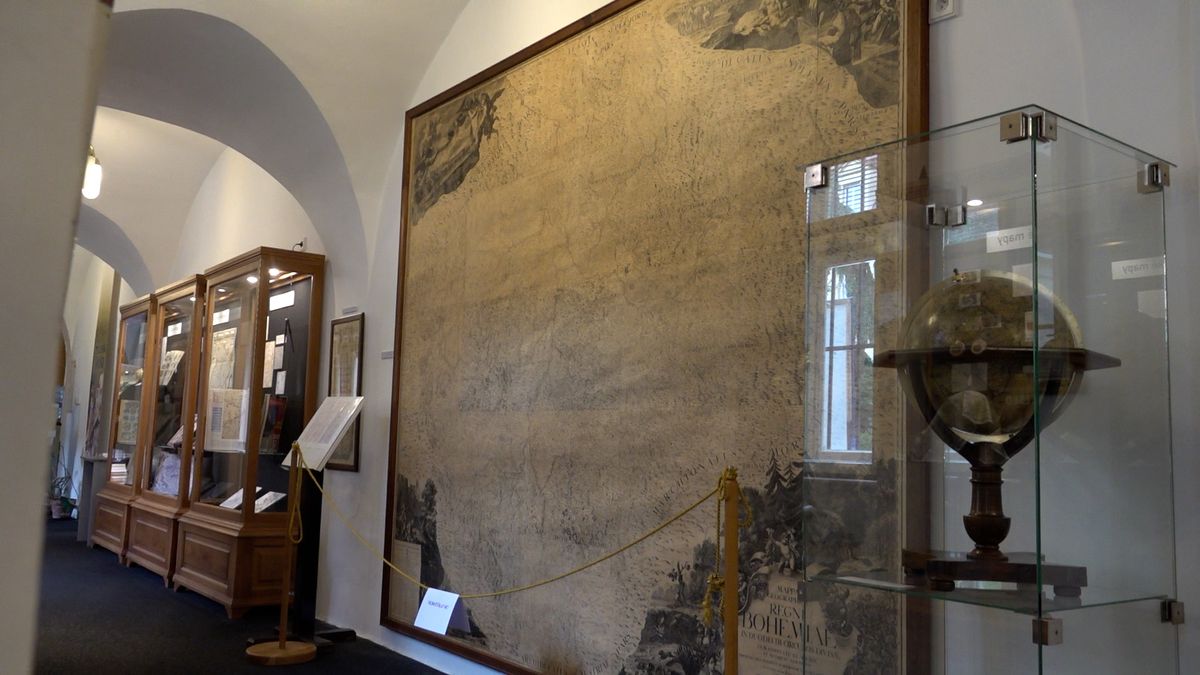 Školní atlas s Islámským státem i největší stará mapa Čech. Děčín ukazuje rozmanitosti kartografie